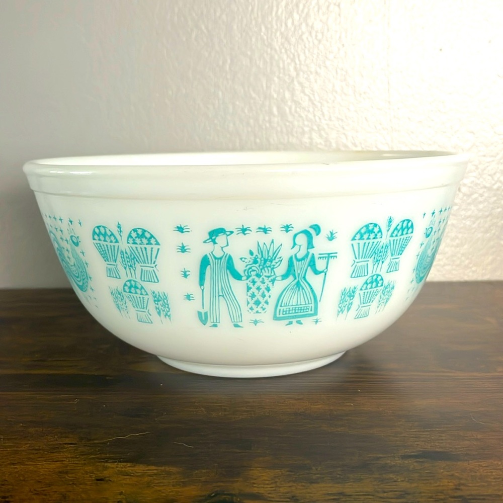 Vintage Pyrex Turquoise Blue Amish Butter Print Bowl 2-1/2 Quart 403 milk glass